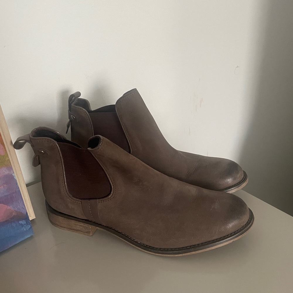 Steve Madden brown leather boots - never worn! Size 10